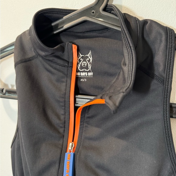 No Days Off Zip Crop Top Bra. Black. XS/S. No flaws! - Picture 3 of 4